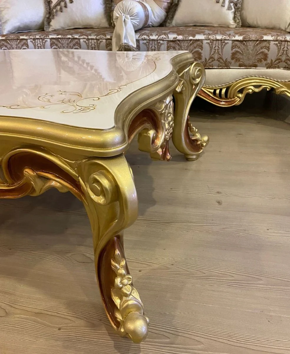 Luxus Barock Couchtisch Weiß / Beige / Gold / Braun - Prunkvoller Wohnzimmertisch im Barockstil - Luxus Wohnzimmer Möbel im Barockstil - Barock Möbel - Barock Wohnzimmer Einrichtung