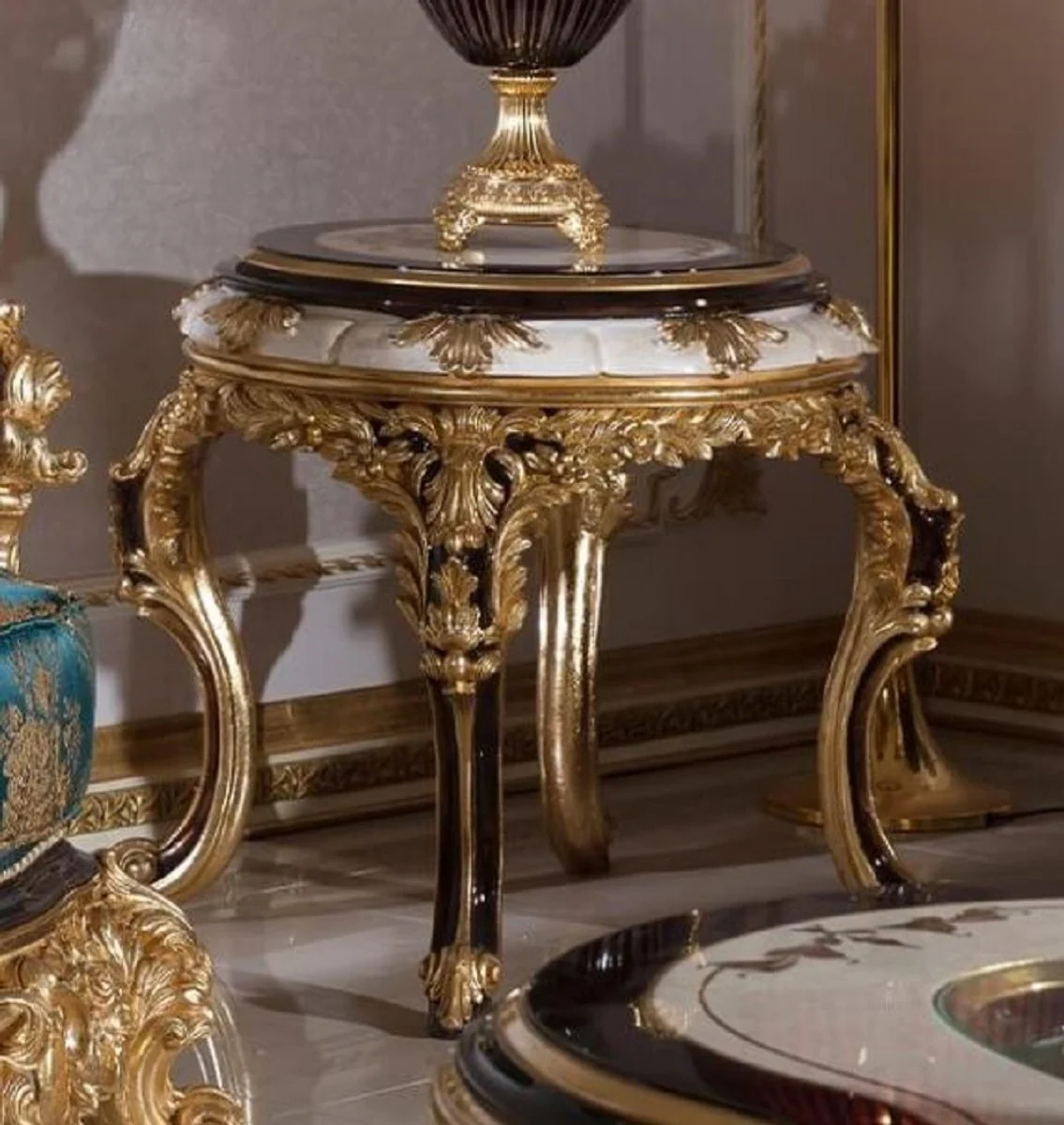 Luxus Barock Beistelltisch Weiß / Braun / Gold - Prunkvoller Massivholz Tisch im Barockstil - Barock Wohnzimmer Möbel - Edel & Prunkvoll