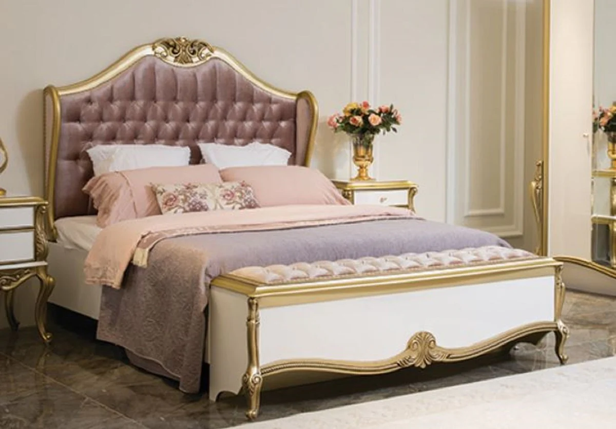 Luxus Barock Doppelbett Lila / Rosa / Weiß / Gold 170 x 207 x H. 168 cm - Edles Massivholz Bett mit Kopfteil - Prunkvolle Schlafzimmer Möbel im Barockstil