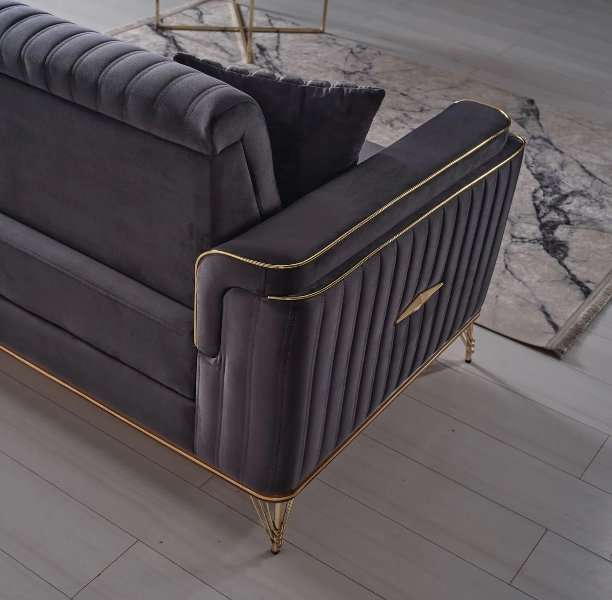 Luxus Schlafsofa Dunkelgrau / Braun / Gold 228 x 94 x H. 88 cm - Wohnzimmer Sofa mit 3 Kissen - Luxus Wohnzimmer Möbel