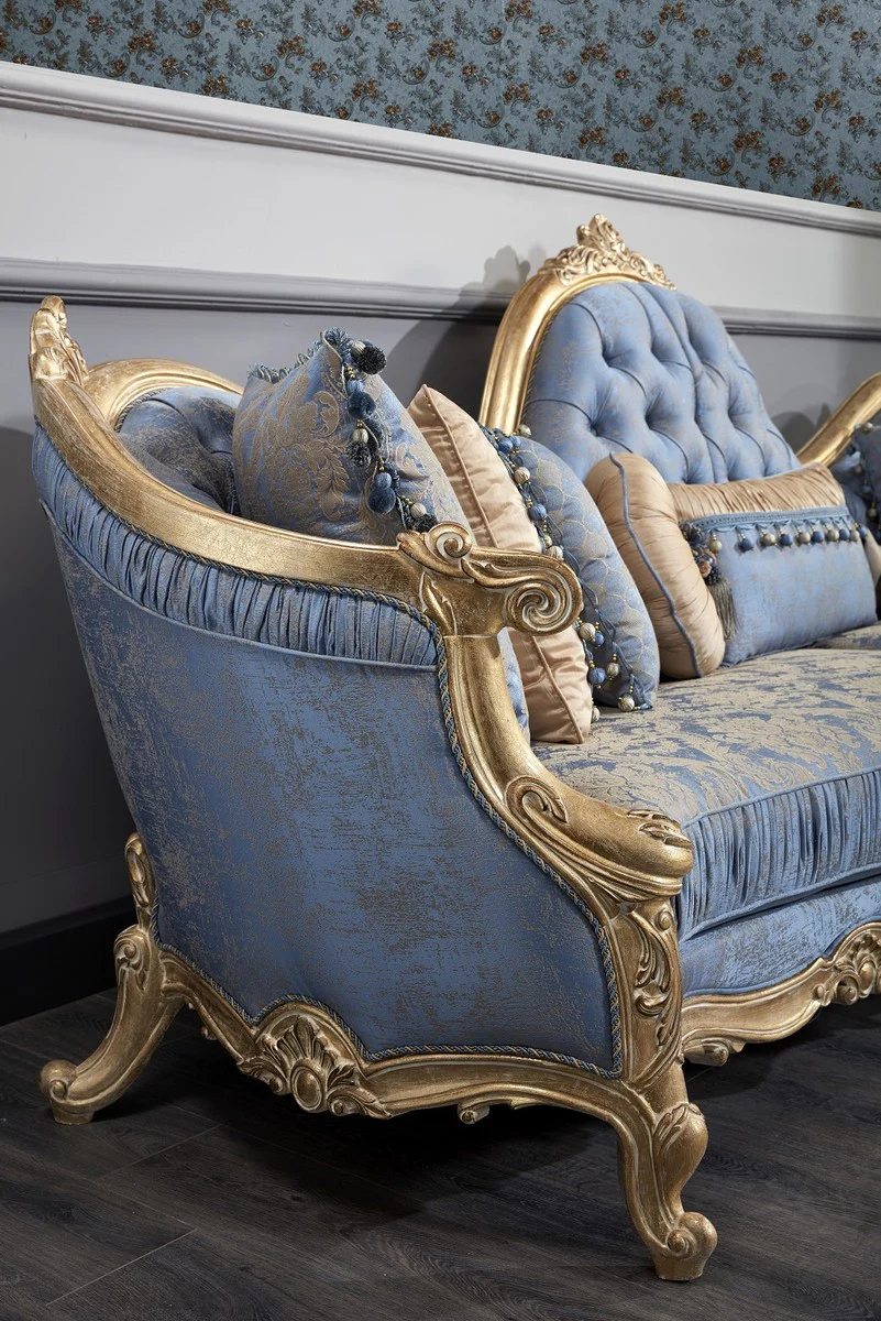 Luxus Barock Wohnzimmer Set Hellblau / Weiß / Antik Gold - 2 Sofas & 2 Sessel & 1 Couchtisch & 2 Beistelltische - Barock Wohnzimmer Möbel - Edel & Prunkvoll