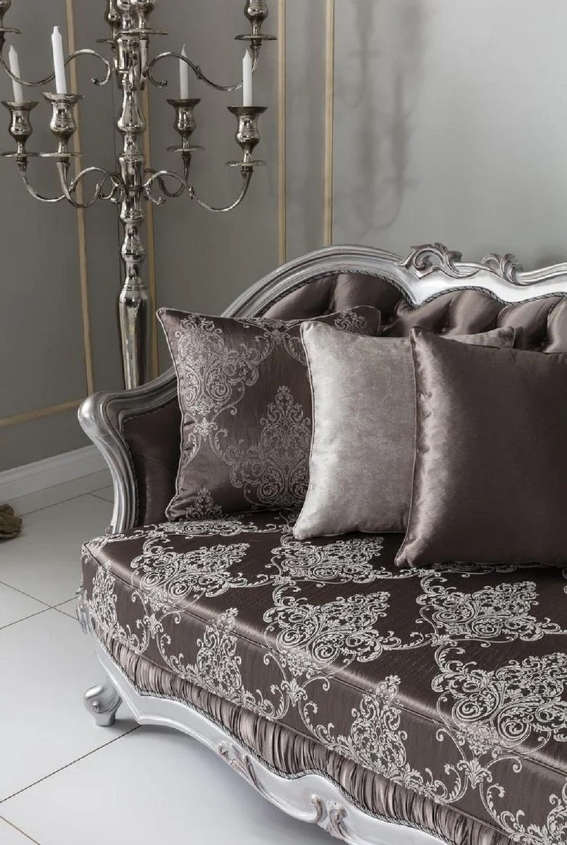 Luxus Barock Sofa Bronzefarben / Silber 262 x 90 x H. 113 cm - Prunkvolles Wohnzimmer Sofa mit dekorativen Kissen - Barock Möbel