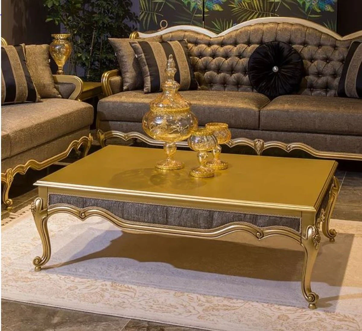 Luxus Barock Couchtisch Gold / Grau 126 x 91 x H. 42 cm - Edler Massivholz Wohnzimmertisch im Barockstil - Barock Wohnzimmer Möbel