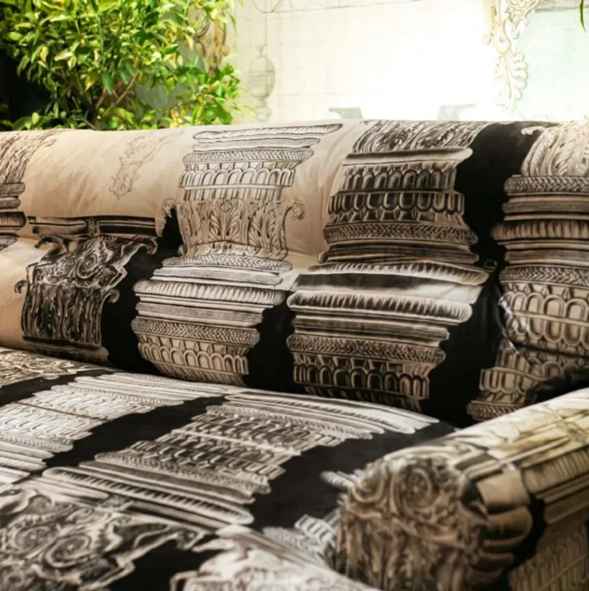 Luxus Samt Sofa Creme / Weiß / Schwarz / Messing 200 x 100 x H. 87 cm - Wohnzimmer Sofa - Hotel Sofa - Wohnzimmer Möbel - Hotel Möbel - Luxus Möbel - Wohnzimmer Einrichtung