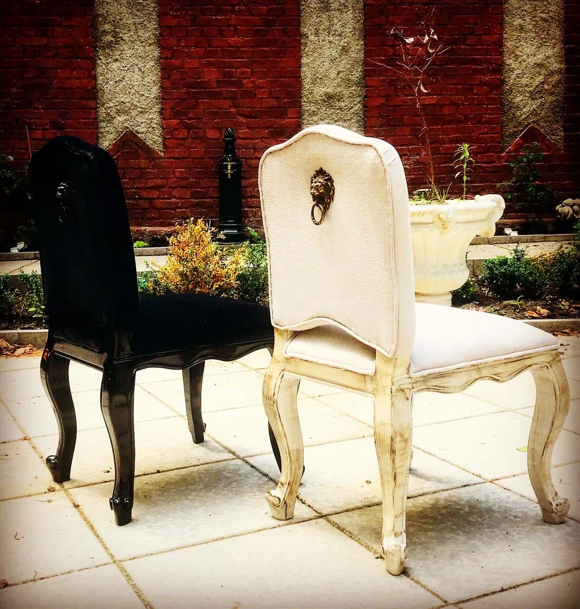 Luxus Barock Esszimmer Stuhl Castle Schwarz 54 x 51 x H. 91 cm - Handgefertigter Küchenstuhl mit Messing Löwengriff - Barock Hotel & Restaurant Möbel