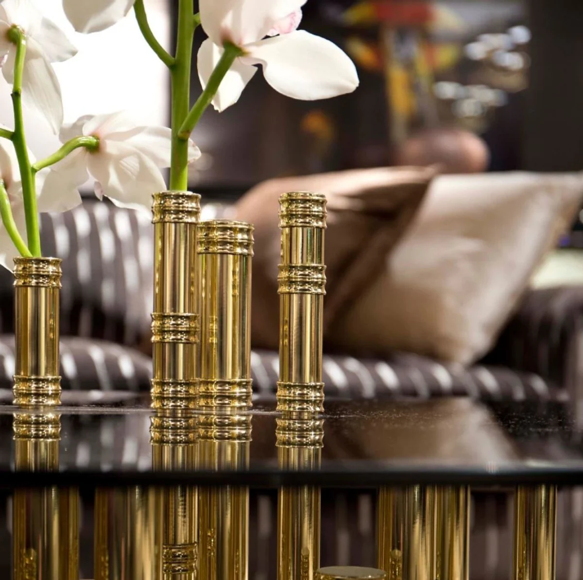 Luxus Designer Beistelltisch Bambus Gold / Schwarz / Weiß 70 x 45 x H. 40 cm - Vergoldeter Messing Nachttisch mit Glasplatte und integrierter Tischleuchte - Hotel Möbel - Luxus Qualität