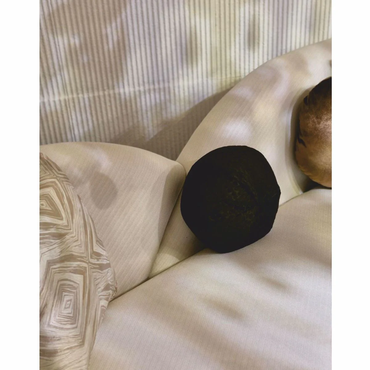 Luxus Barock Sofa Creme / Dunkelbraun / Gold 240 cm - Barockstil Wohnzimmer Möbel