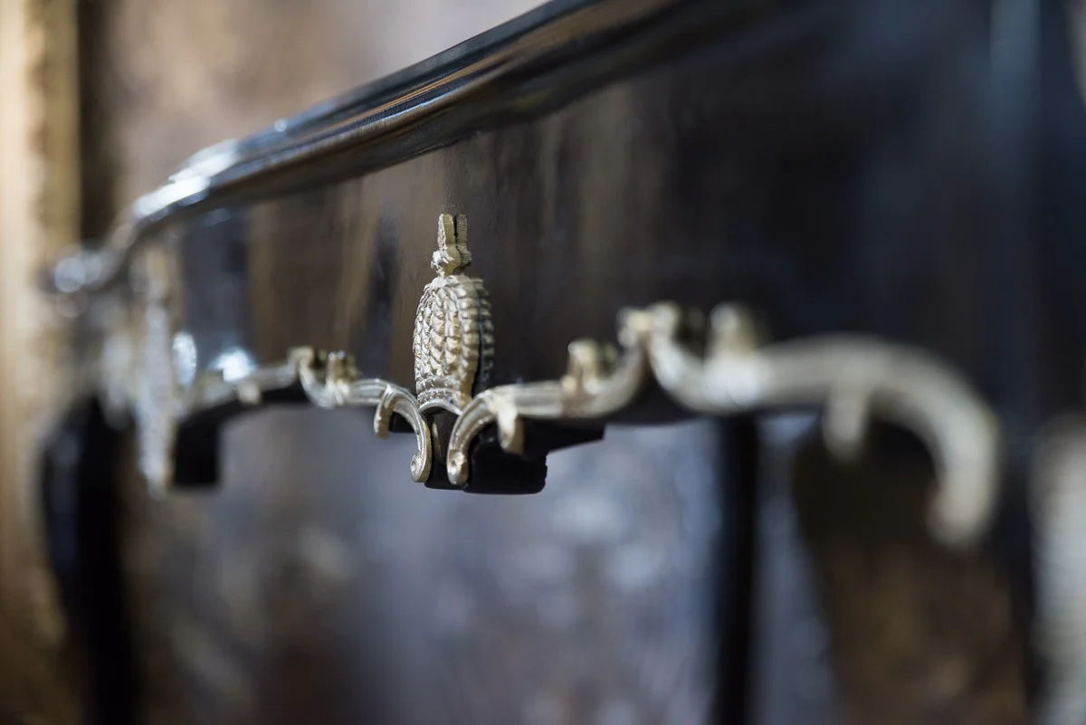 Pompöös by Barock Esstisch mit Glasplatte Schwarz / Gold - Pompööser Barock Esstisch designed by Harald Glööckler