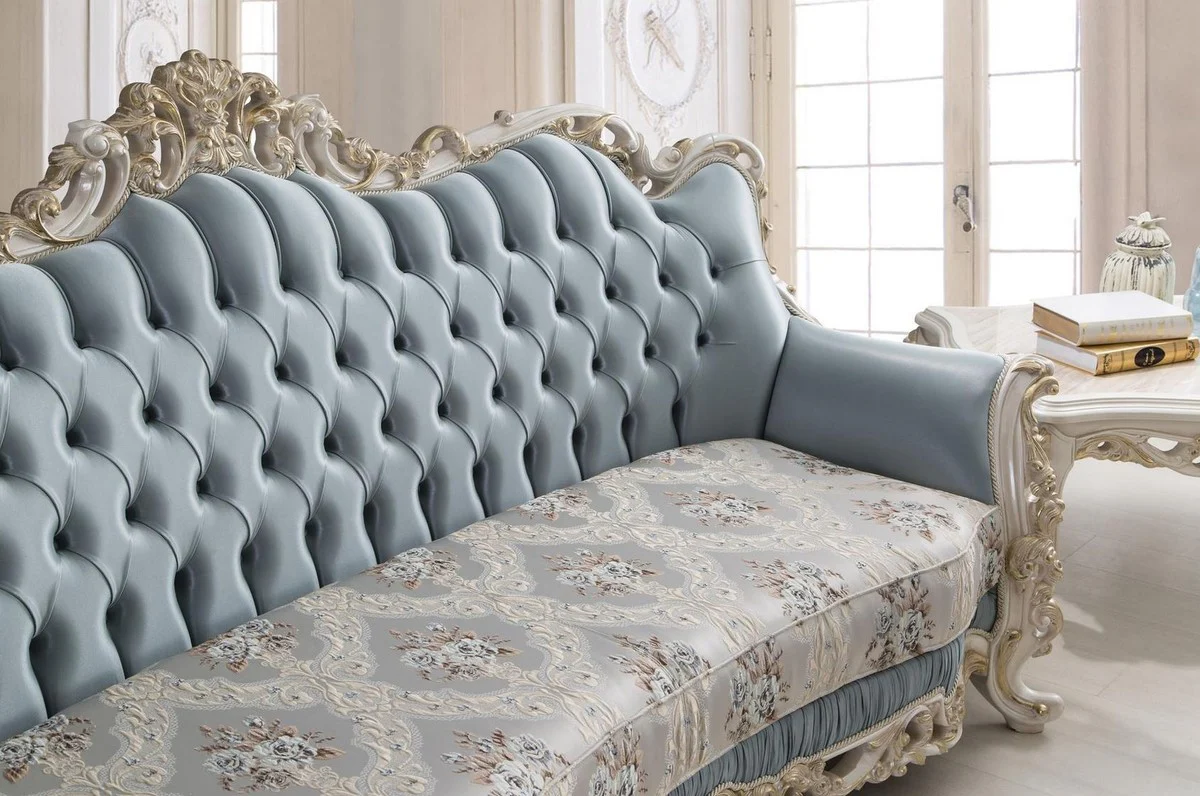 Luxus Barock Wohnzimmer Sofa mit dekorativen Kissen Hellblau / Creme / Weiß / Gold 240 x 90 x H. 120 cm - Edle Barock Wohnzimmer Möbel