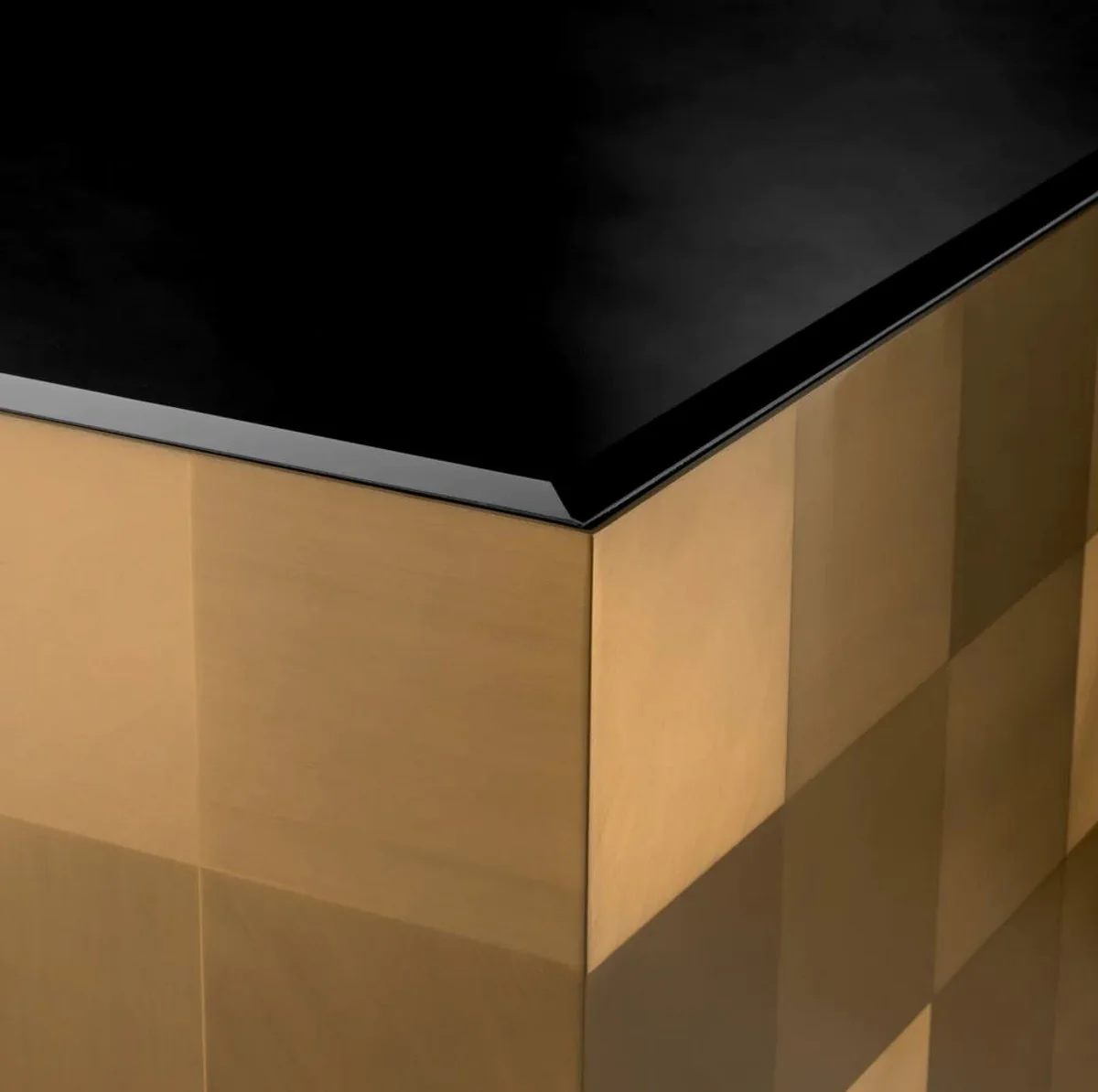 Luxus Couchtisch mit Glasplatte Messing / Scharz 70 x 70 x H. 47,5 cm