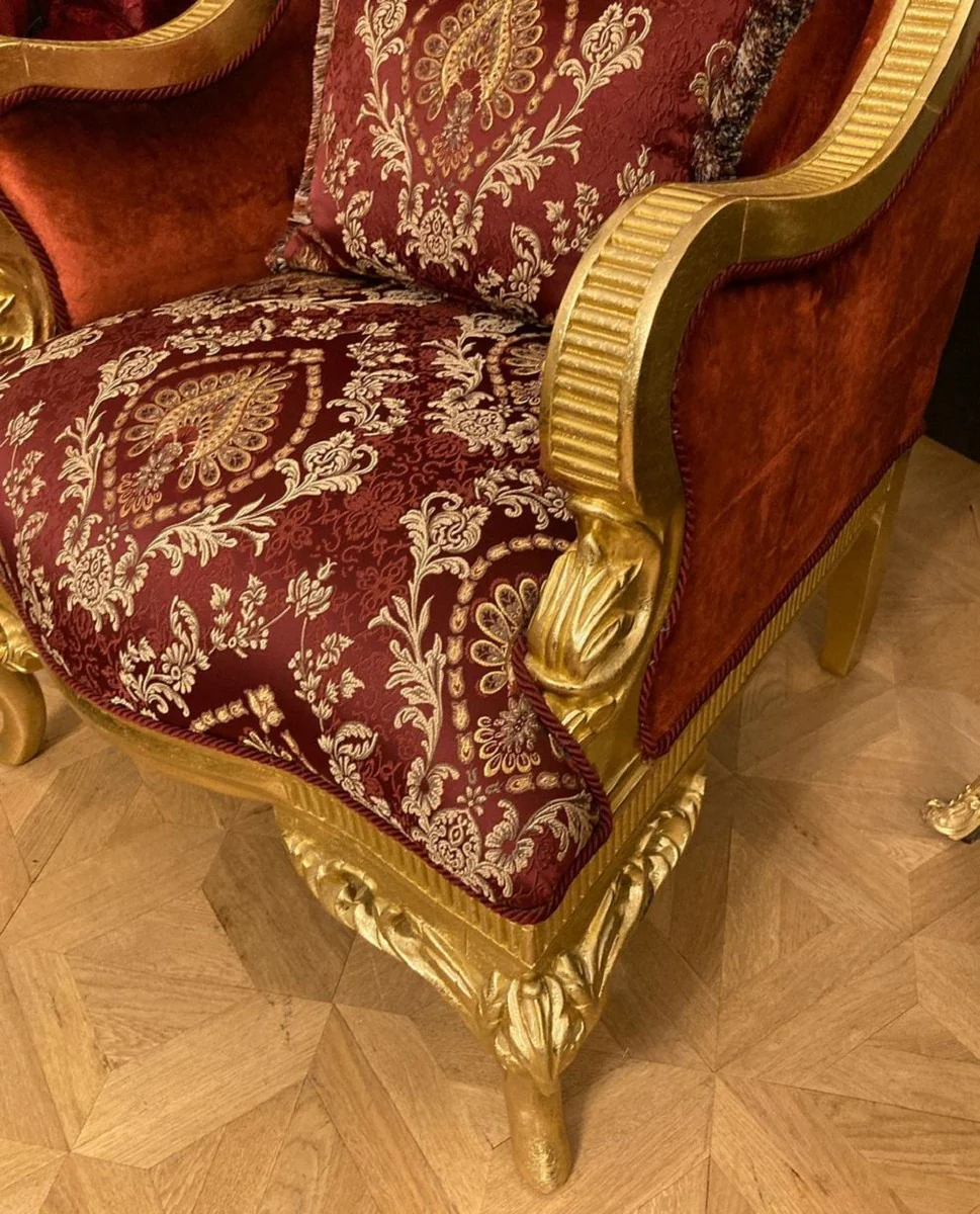 Luxus Barock Ohrensessel mit dekorativem Kissen Rot / Bordeauxrot Muster / Gold - Luxus Wohnzimmer Sessel im Barockstil - Barock Möbel - Barock Einrichtung - Edel & Prunkvoll