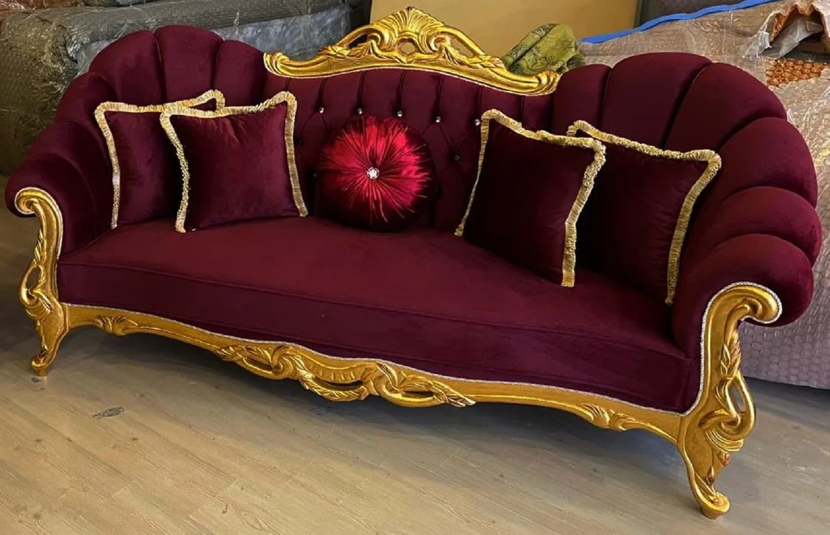 Luxus Barock Sofa Bordeauxrot / Gold - Prunkvolles Wohnzimmer Sofa mit Glitzersteinen - Barock Möbel - Luxus Wohnzimmer Möbel im Barockstil - Edel & Prunkvoll