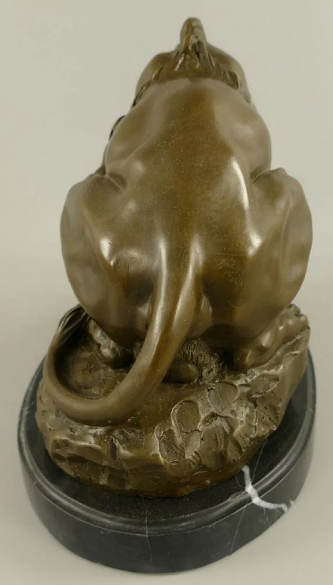 Luxus Bronze Deko Skulptur Löwe und Schlange Bronze / Schwarz 30 x 19 x H. 24 cm - Bronze Deko Figur - Schreibtisch Deko - Deko Accessoires - Luxus Accessoires