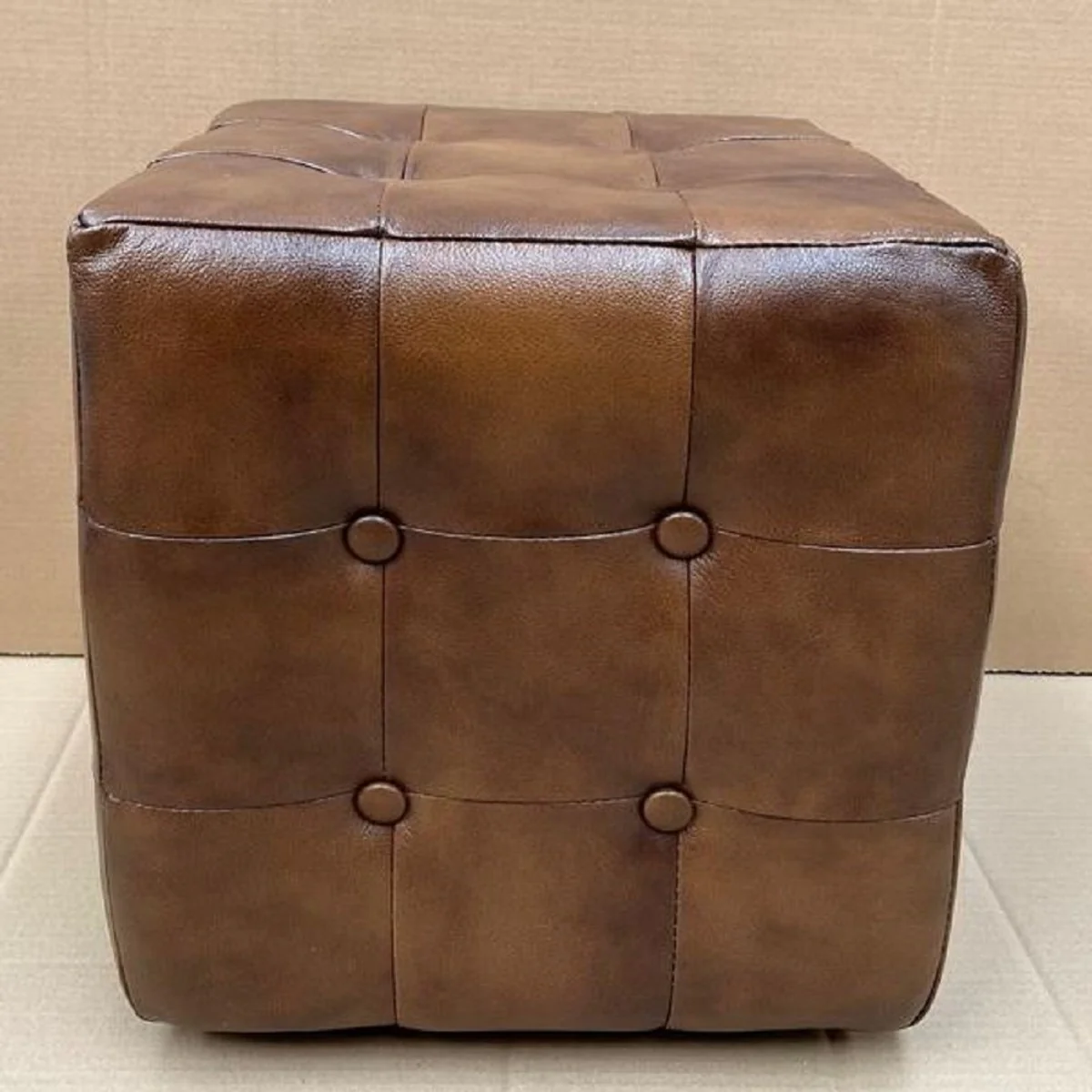 Luxus Chesterfield Leder Hocker Braun 40 x 40 x H. 40 cm - Echtleder Fußhocker - Echtleder Würfelhocker - Chesterfield Wohnzimmer - Echtleder Möbel - Luxus Möbel