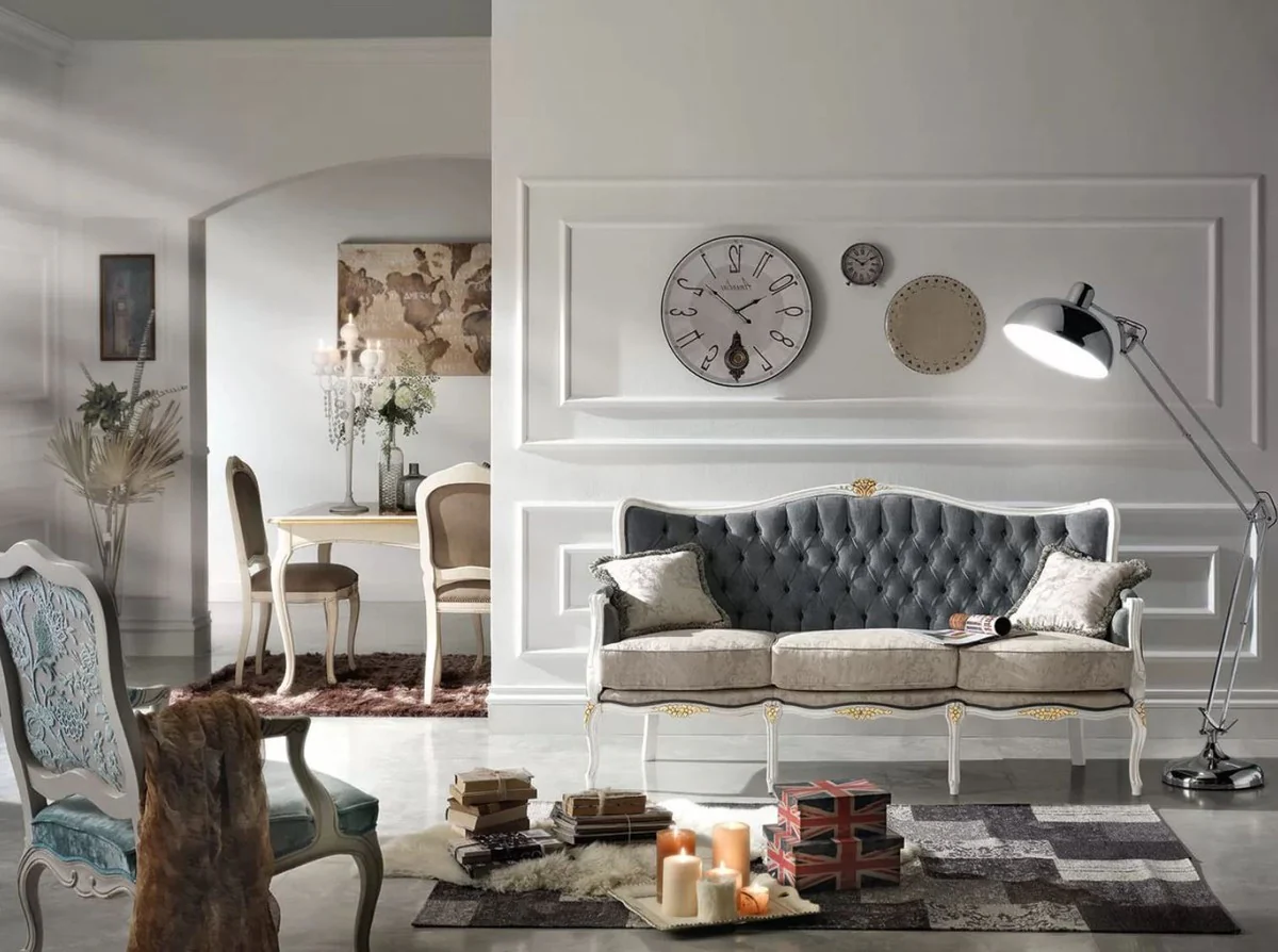 Luxus Barock Sofa Grau / Hellgrau / Weiß / Gold - Edles Wohnzimmer Sofa mit elegantem Muster und 2 dekorativen Kissen - Barock Möbel - Luxus Qualität - Made in Italy