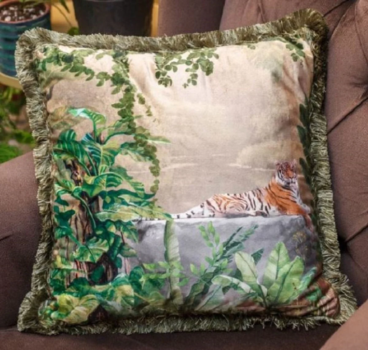 Luxus Deko Kissen Dschungel & Tiger Mehrfarbig / Grün 45 x 45 cm - Bedrucktes Samt Kissen mit Fransen - Edles Zierkissen - Luxus Kollektion