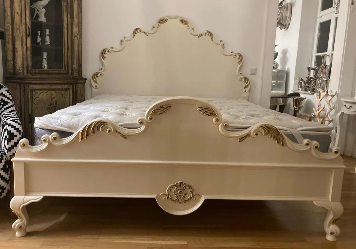 Barock Doppelbett mit Matratze Creme / Gold - Prunkvolles Massivholz Bett - Schlafzimmer Möbel im Barockstil - Barock Möbel - Barock Einrichtung - Edel & Prunkvoll