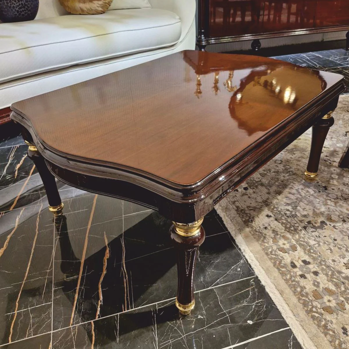 Luxus Barock Couchtisch Dunkelbraun / Gold 118 cm - Barock Möbel