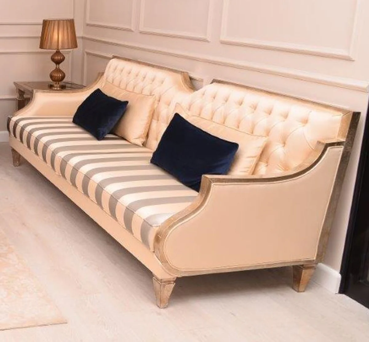 Luxus Barock Sofa Beige / Silber / Gold - Handgefertigtes Wohnzimmer Sofa mit Streifen - Barock Wohnzimmer Möbel - Edel & Prunkvoll