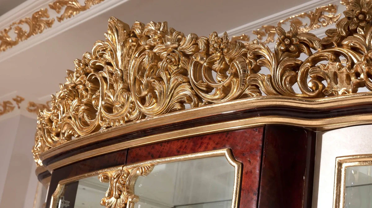 Luxus Barock Vitrine Weiß / Braun / Gold - Prunkvoller Massivholz Vitrinenschrank mit 2 Glastüren - Barock Möbel - Edel & Prunkvoll