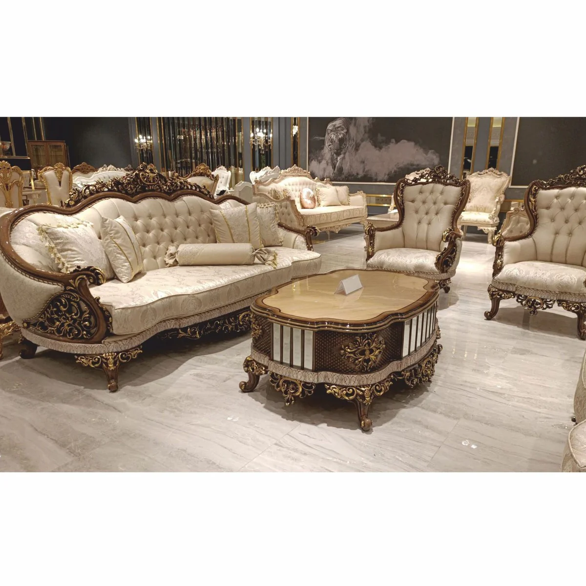 Luxus Barock Couchtisch Beige / Braun / Gold 125 cm - Barockstil Wohnzimmer Möbel