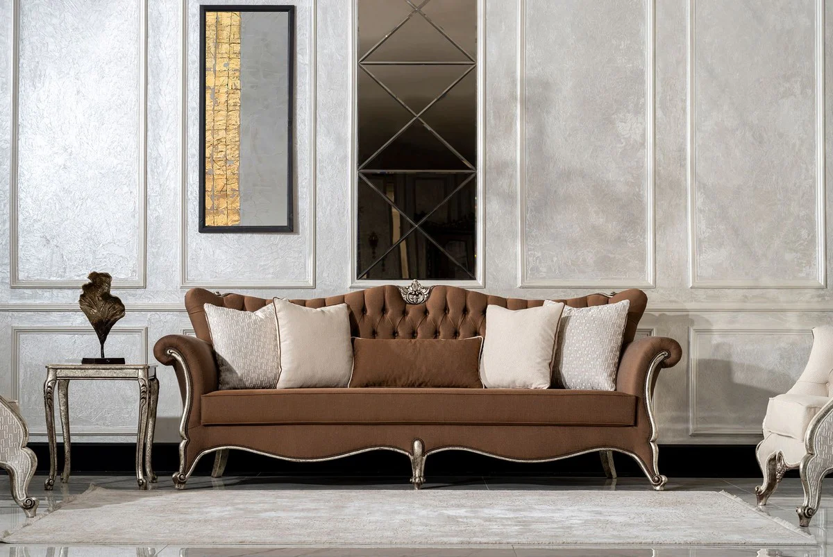 Luxus Barock Wohnzimmer Sofa Braun / Antik Silber - Handgefertigtes Barockstil Sofa mit dekorativen Kissen - Luxus Wohnzimmer Möbel im Barockstil - Barock Möbel - Edel & Prunkvoll