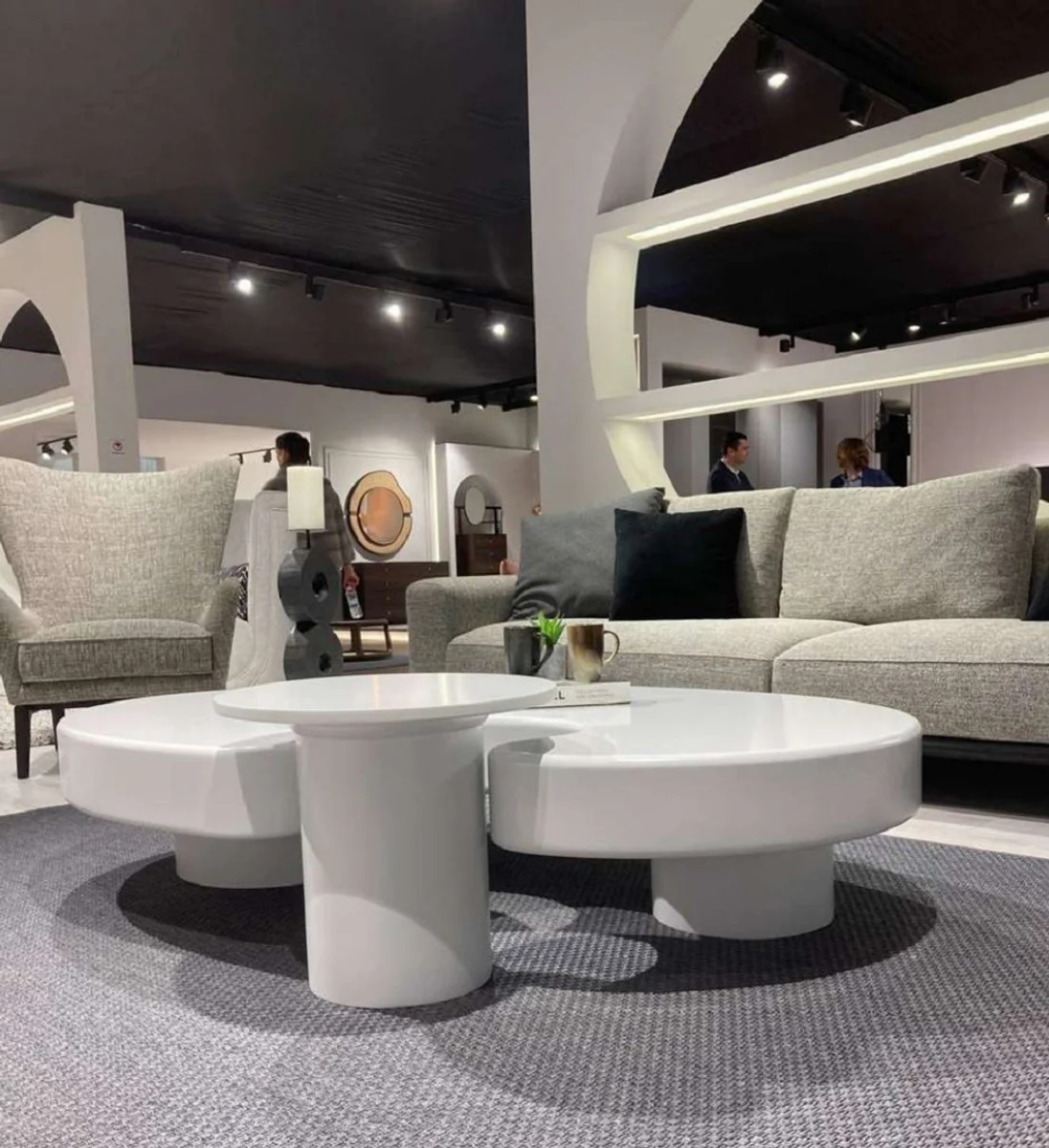 Luxus 4er Sofa Grau / Schwarz 320 x 100 x H. 74 cm - Wohnzimmer Sofa - Hotel Sofa - Wohnzimmer Möbel - Hotel Möbel - Luxus Möbel - Luxus Einrichtung - Wohnzimmer Einrichtung