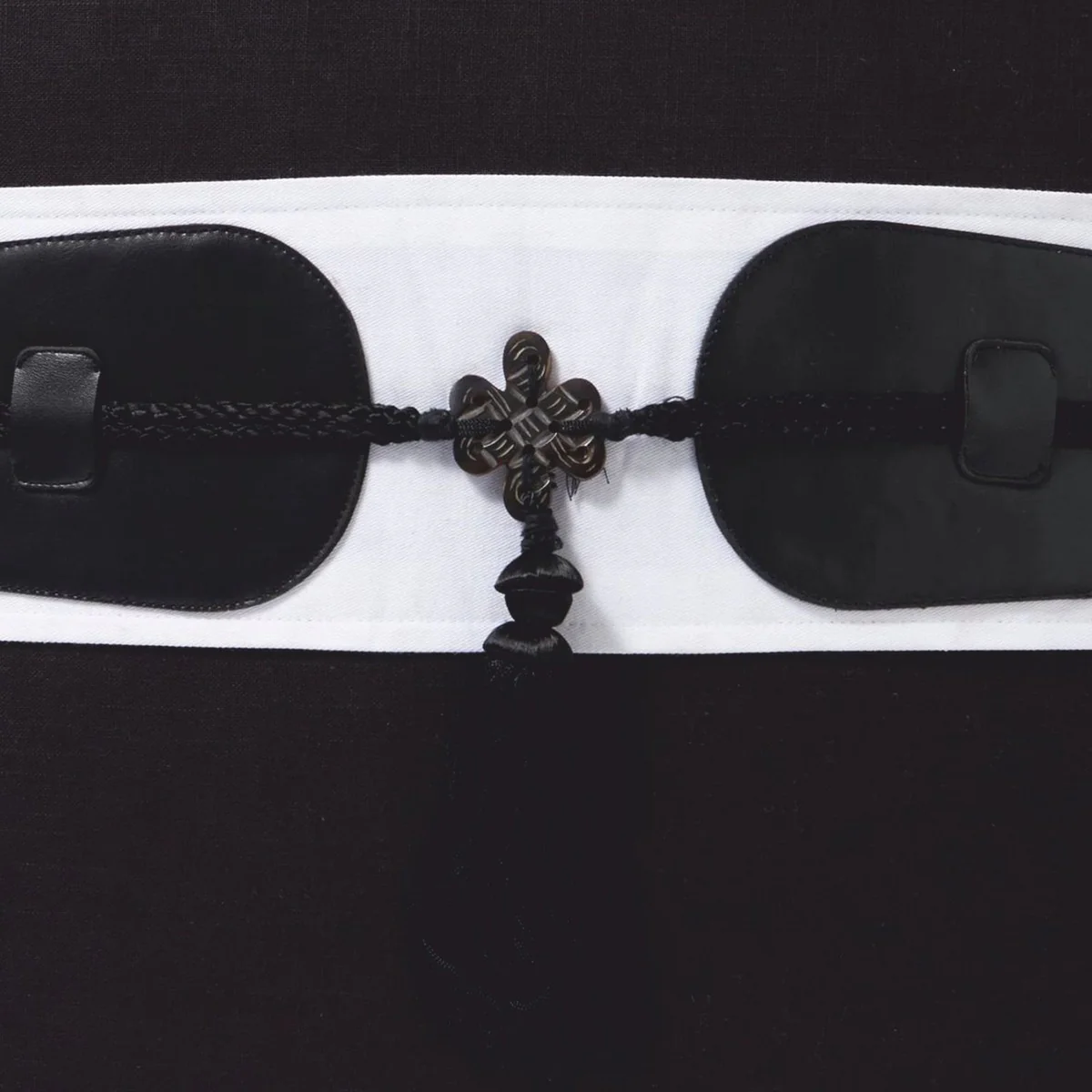 Luxus Deko Baumwoll Kissen mit Leder Applikationen Schwarz / Weiß 50 x 50 cm