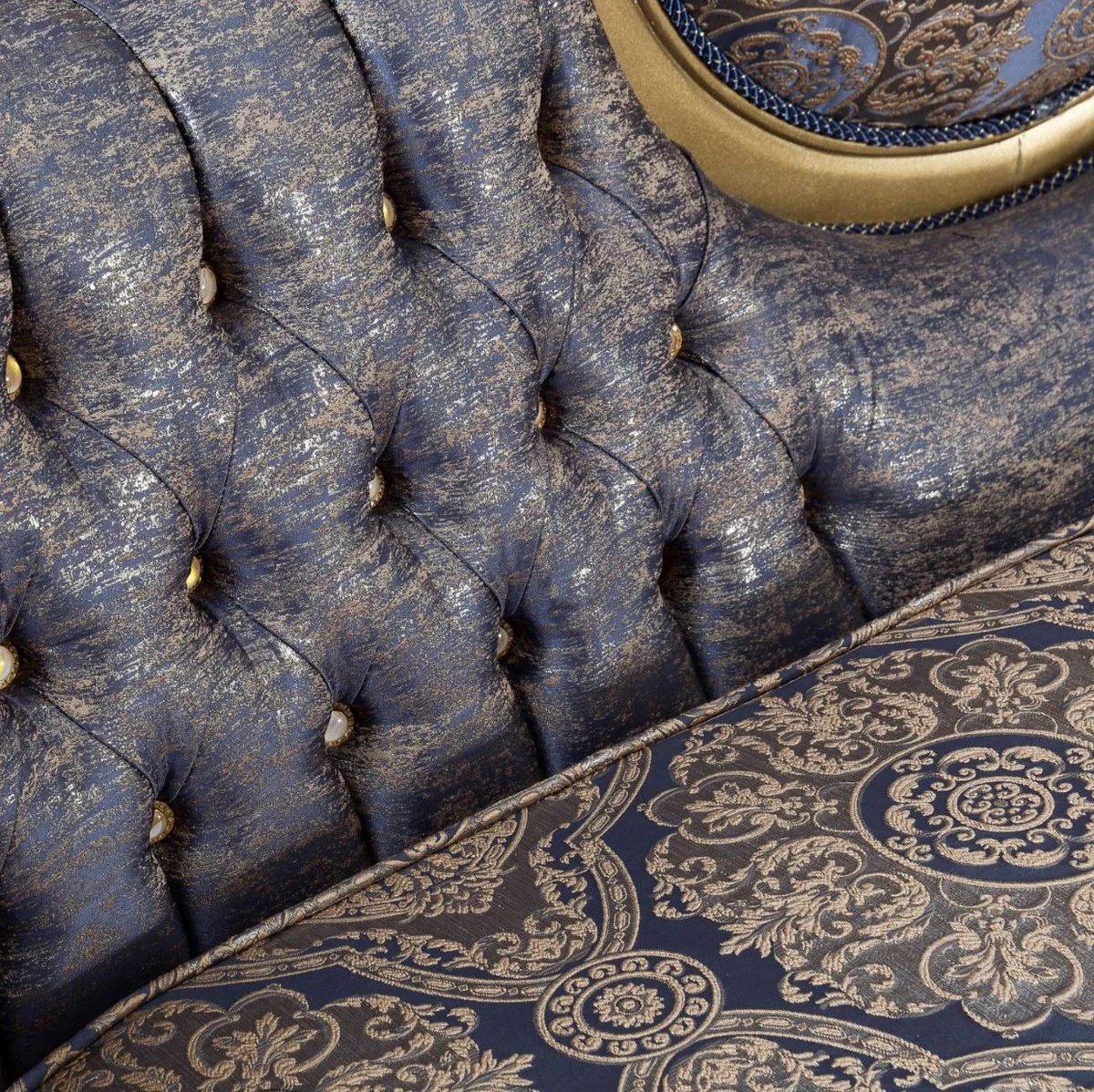 Luxus Barock Sofa Blau / Gold / Silber 235 x 88 x H. 117 cm - Prunkvolles Wohnzimmer Sofa im Barockstil - Barock Möbel