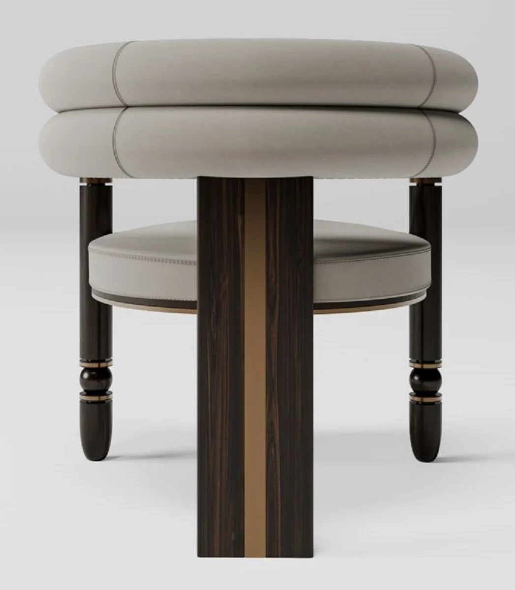 Luxus Samt Esszimmer Stuhl mit Armlehnen Grau / Dunkelbraun / Messing 69 x 63 x H. 72 cm - Küchen Stuhl mit edlem Samtstoff - Esszimmer Möbel - Luxus Möbel