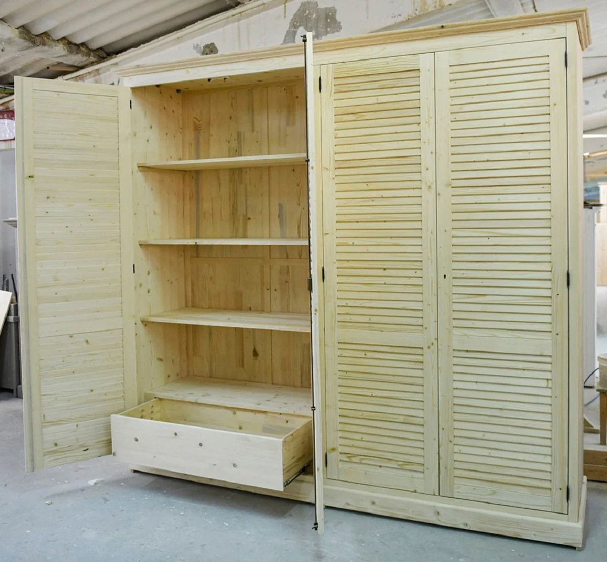 Landhausstil Schlafzimmerschrank Naturfarben 254 x 59 x H. 230 cm - Massivholz Kleiderschrank mit 4 Türen und 2 Schubladen - Massivholz Schlafzimmer Möbel im Landhausstil
