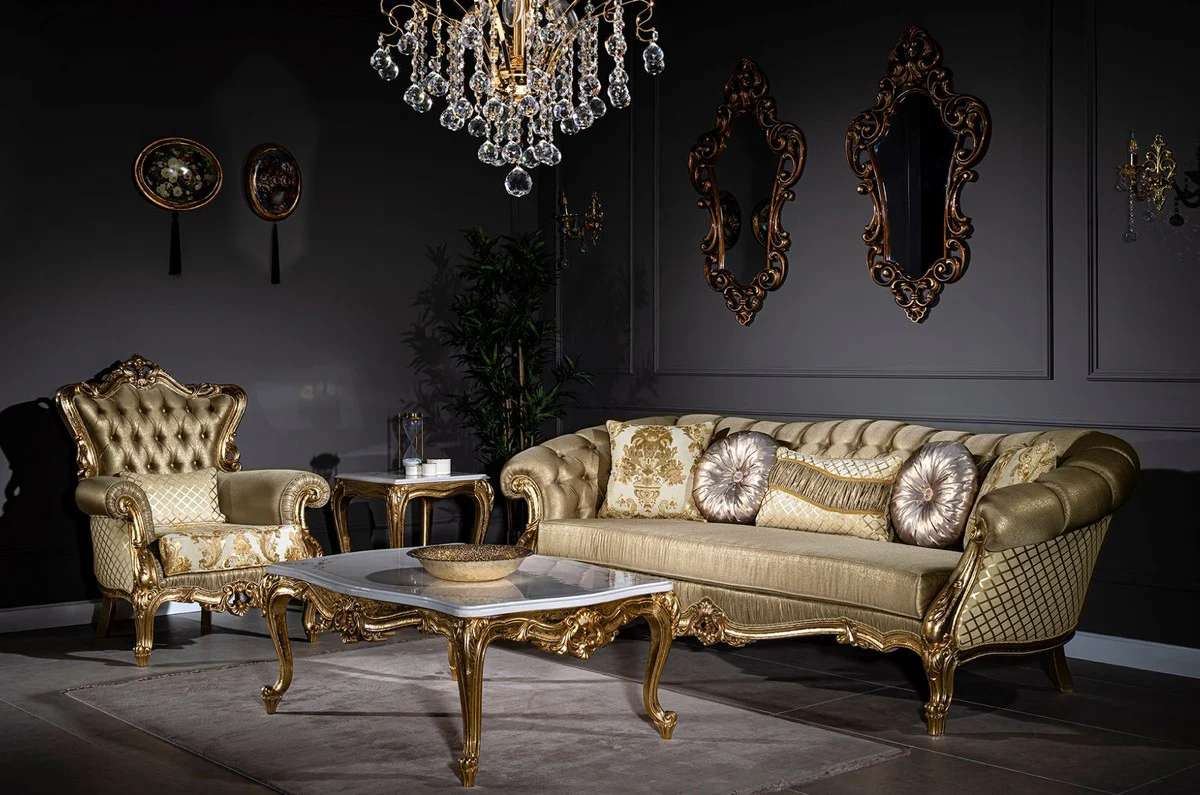 Luxus Barock Sofa Gold / Weiß 268 x 110 x H. 87 cm - Prunkvolles Wohnzimmer Sofa mit dekorativen Kissen - Wohnzimmer Möbel im Barockstil