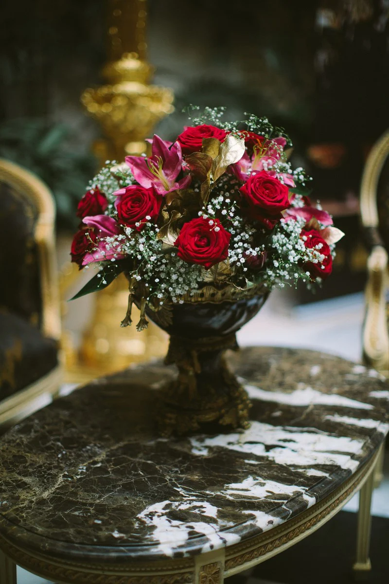 Pompöös by Barock Wohnzimmer Set Creme / Oliv mit goldenem Muster - Pompööse Barock Wohnzimmermöbel designed by Harald Glööckler