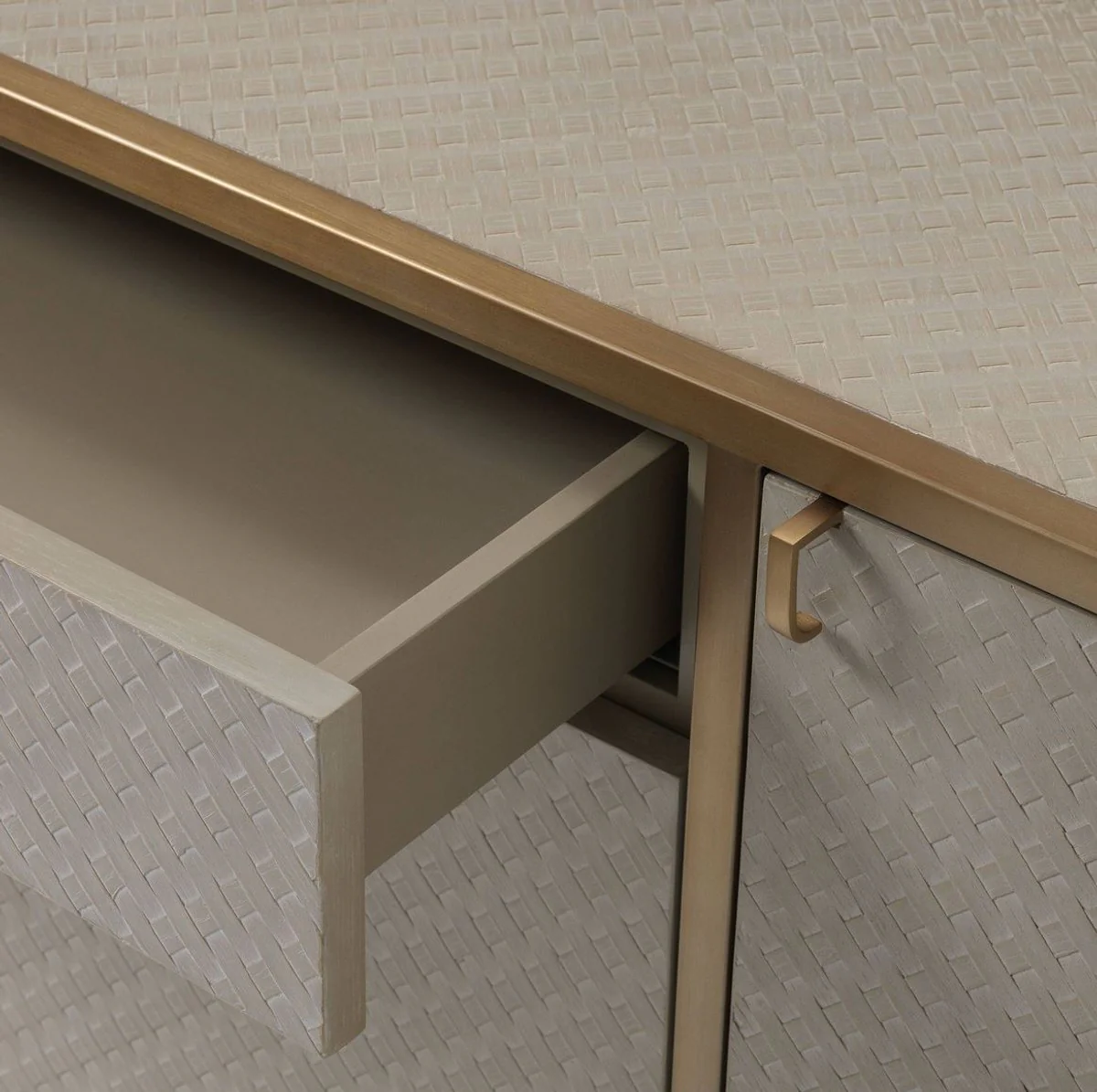 Luxus Kommode mit 4 Türen und Schublade Beige / Messingfarben 170 x 46 x H. 75 cm - Sideboard - Schrank - Luxus Möbel - Luxus Qualität