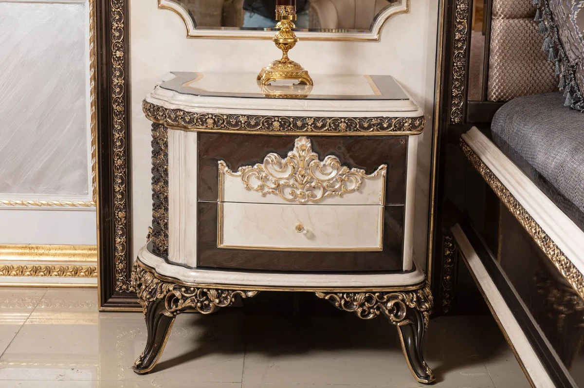 Luxus Barock Doppelbett und 2 Nachtkommoden