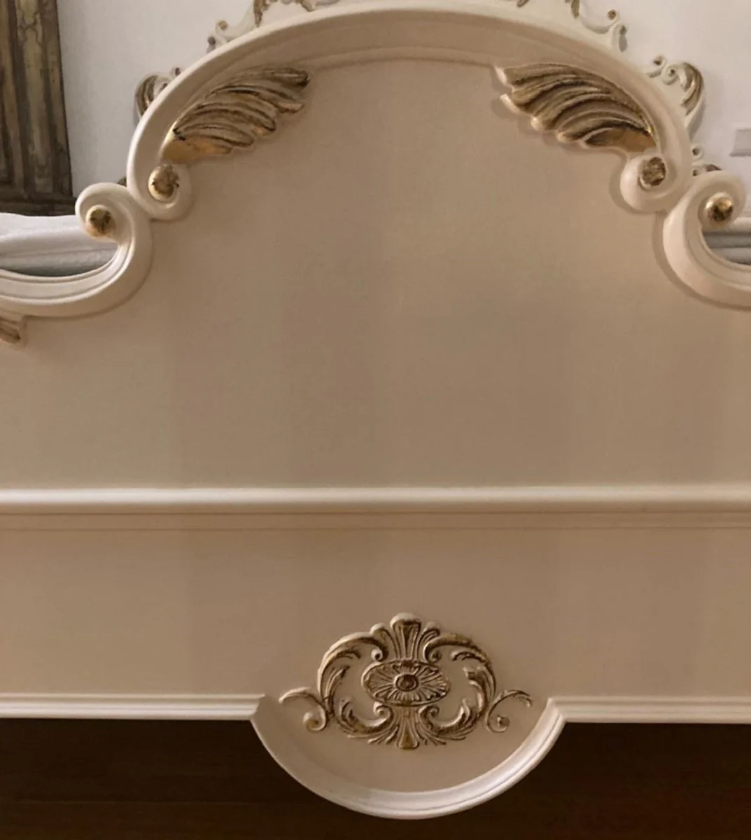 Barock Doppelbett mit Matratze Creme / Gold - Prunkvolles Massivholz Bett - Schlafzimmer Möbel im Barockstil - Barock Möbel - Barock Einrichtung - Edel & Prunkvoll