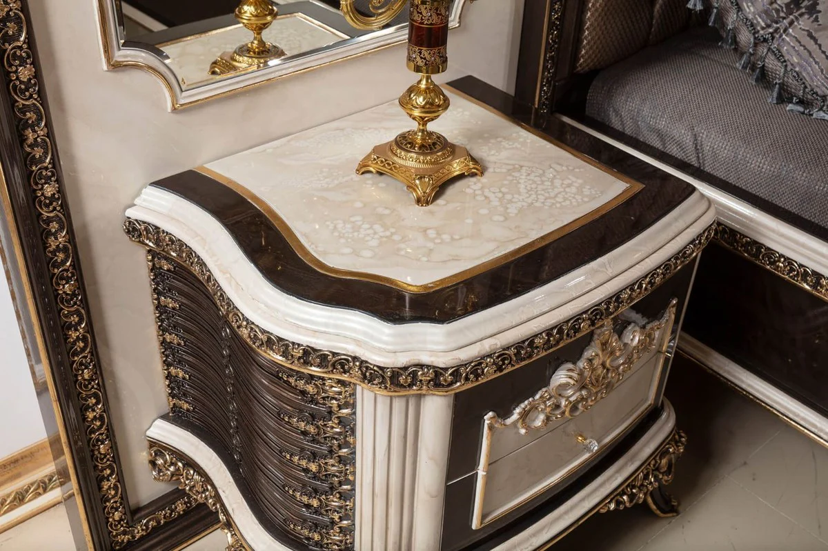 Luxus Barock Doppelbett und 2 Nachtkommoden