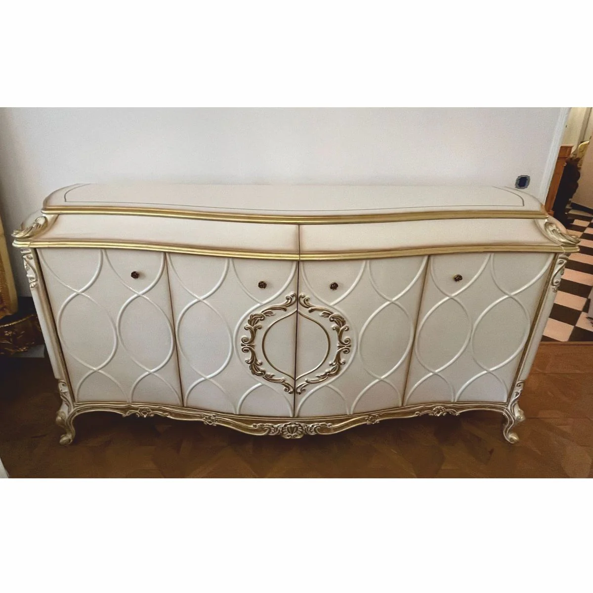 Luxus Barock Sideboard Weiß / Antik Gold 254 cm - Barock Möbel