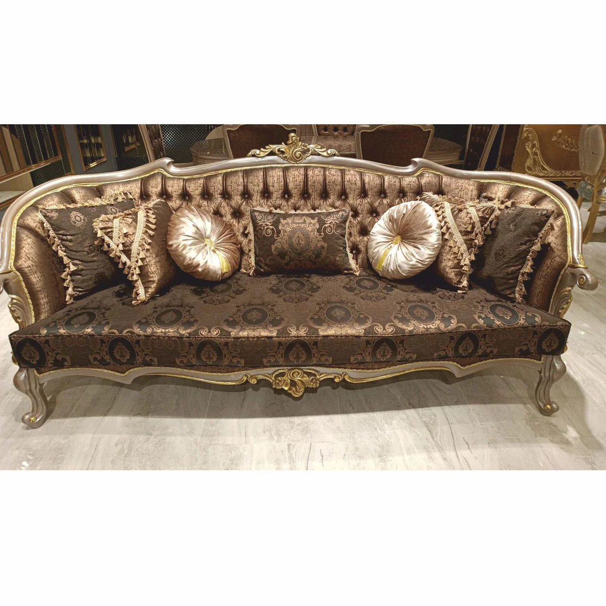 Luxus Barock Wohnzimmer Sofa Schwarz / Grau / Gold 241 cm - Barock Möbel