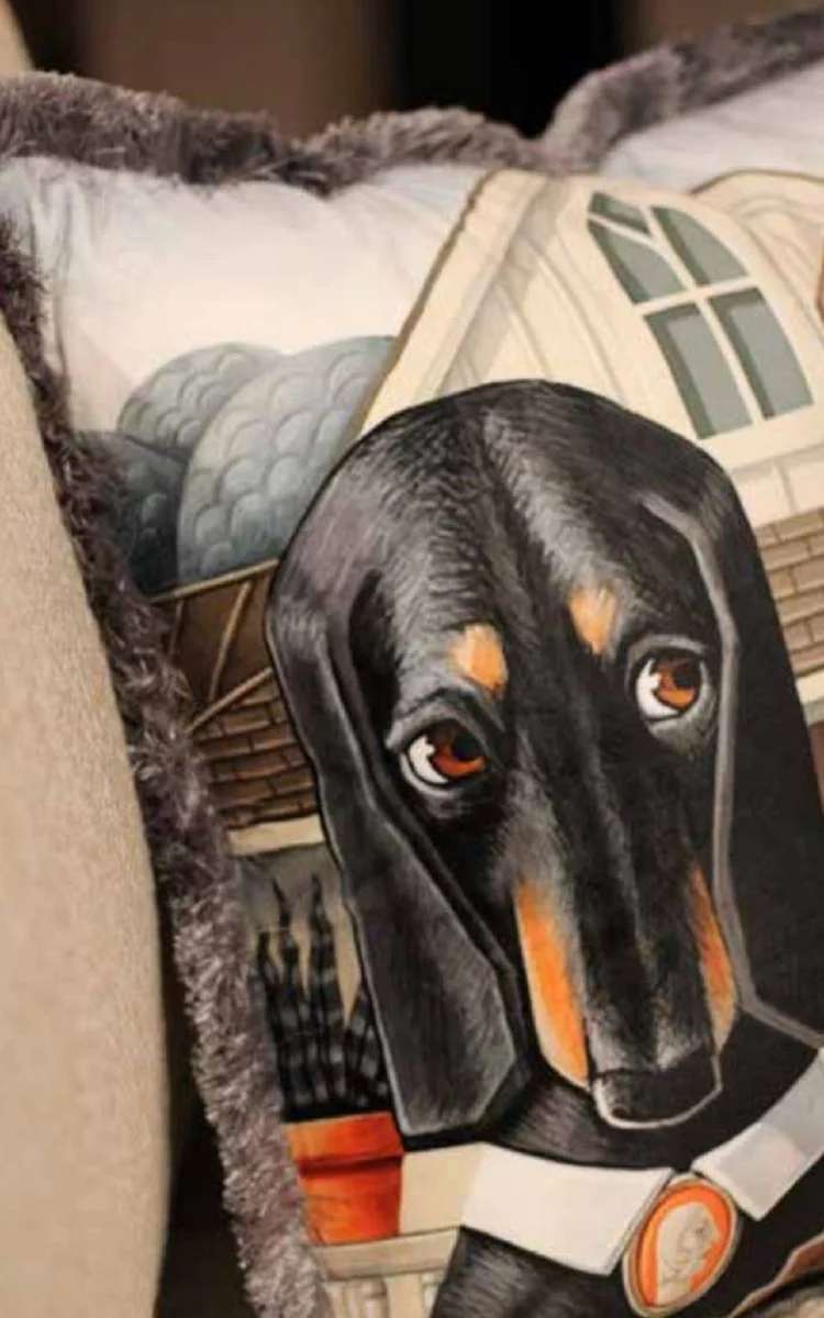 Luxus Deko Kissen Hunde Ehepaar Mehrfarbig / Grau 45 x 45 cm - Bedrucktes Samt Kissen mit Fransen - Luxus Qualität