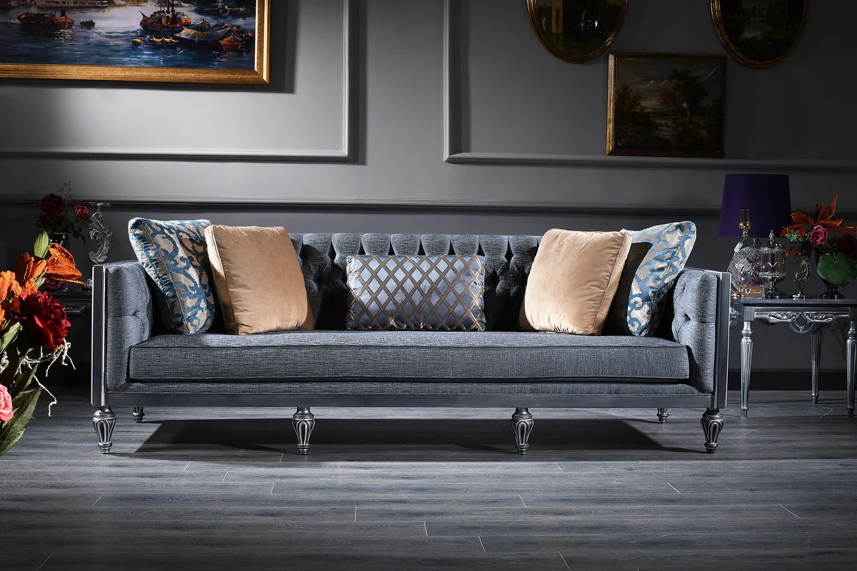 Luxus Barock Chesterfield Sofa Blau / Silber 250 x 92 x H. 85 cm - Wohnzimmermöbel im Barockstil