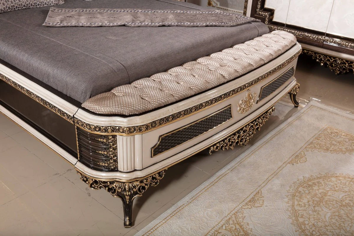 Luxus Barock Doppelbett und 2 Nachtkommoden