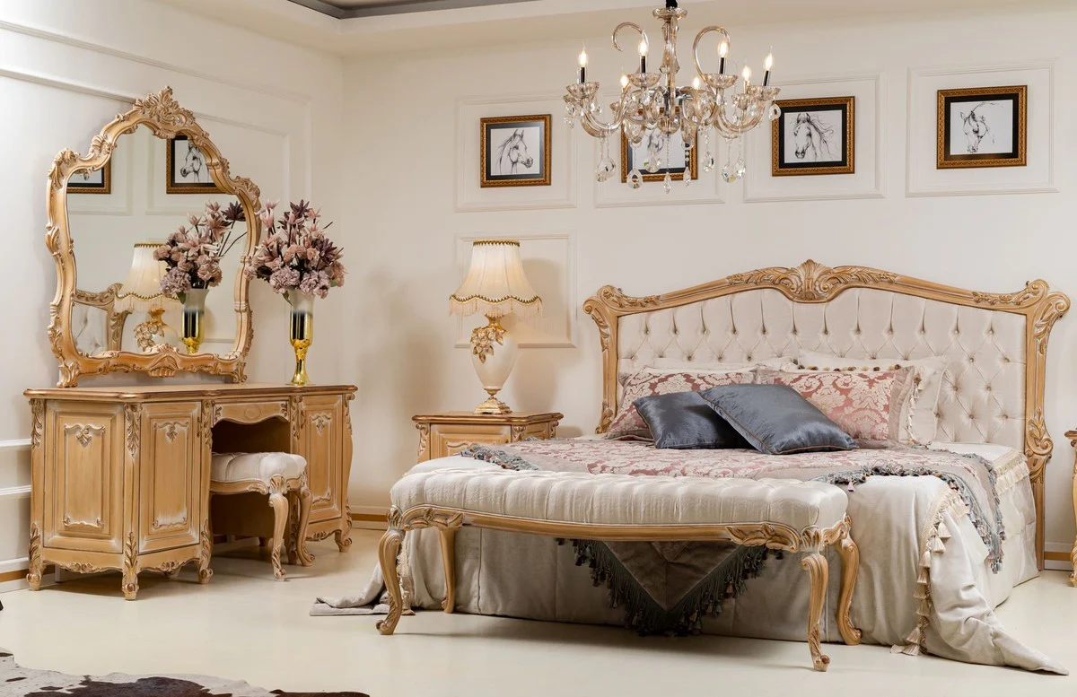 Luxus Barock Schlafzimmer Set Cremefarben / Gold - 1 Doppelbett mit Kopfteil & 2 Nachtkommoden - Schlafzimmer Möbel im Barockstil - Edel & Prunkvoll