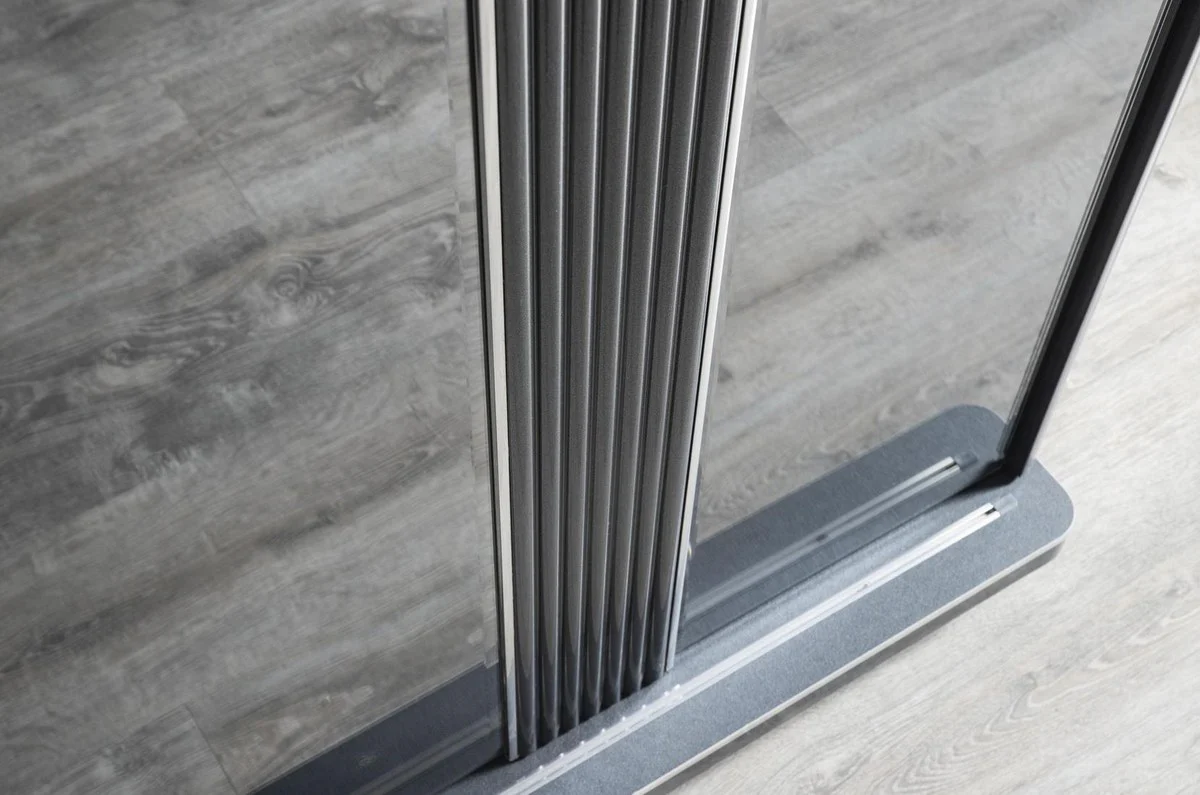 Luxus Schlafzimmerschrank Grau / Schwarz / Silber 260 x 72 x H. 218 cm - Edler Massivholz Kleiderschrank mit 2 Schiebetüren - Luxus Schlafzimmer Möbel