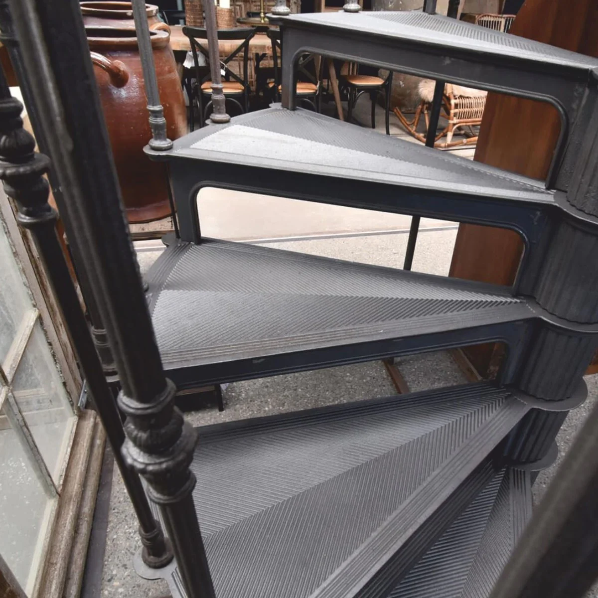 Gusseisen Wendeltreppe mit Geländer linke Seite Grau H. 289 cm - Rustikale Spiraltreppe