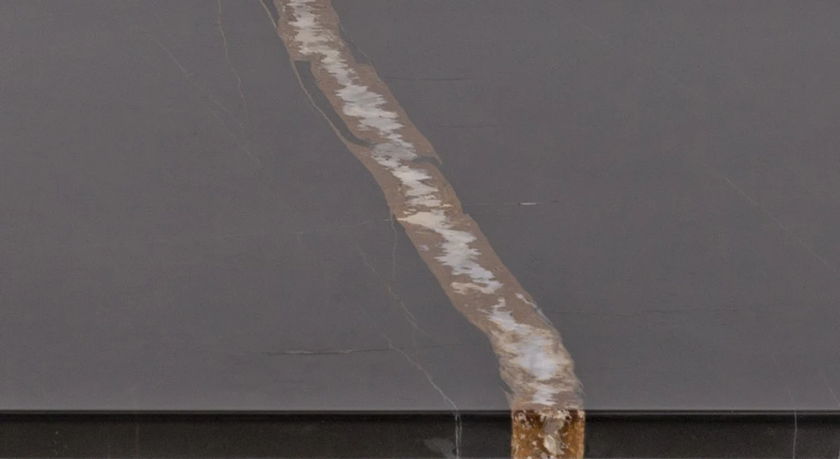 Luxus Couchtisch Schwarz / Schwarz 130 x 70 x H. 40 cm - Rechteckiger Wohnzimmertisch mit Marmorplatte und Metallgestell - Moderne Wohnzimmer Möbel