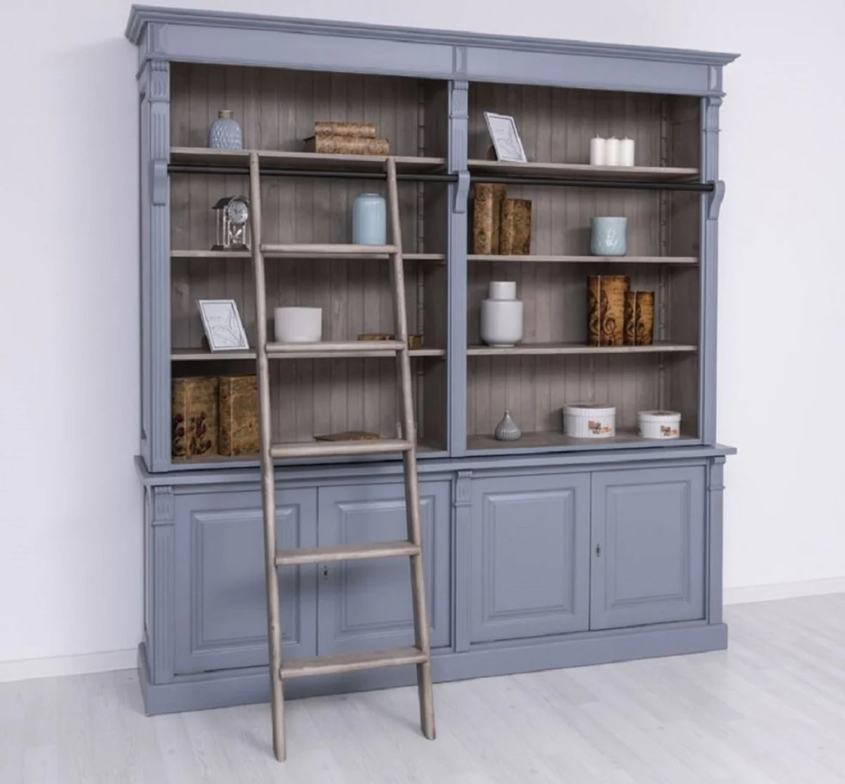 Landhausstil Bücherschrank mit Leiter Hellblau / Grau 223 x 51 x H. 228 cm - Massivholz Schrank - Wohnzimmerschrank - Regalschrank - Büroschrank - Landhausstil Möbel
