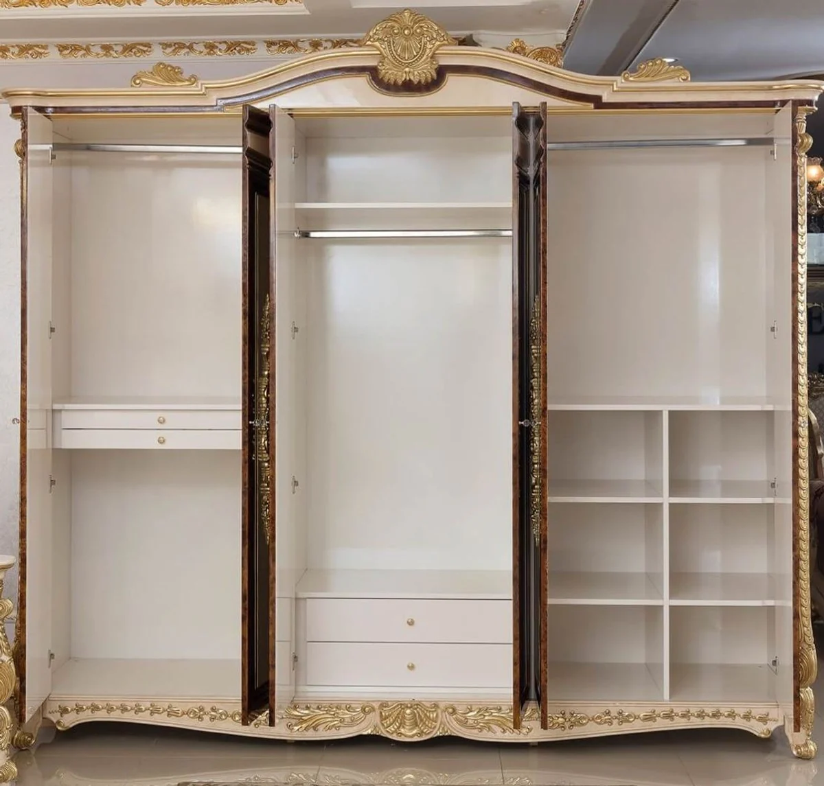 Luxus Barock Schlafzimmerschrank Weiß / Beige / Braun / Gold - Prunkvoller Massivholz Kleiderschrank im Barockstil - Barock Schlafzimmer & Hotel Möbel - Edel & Prunkvoll