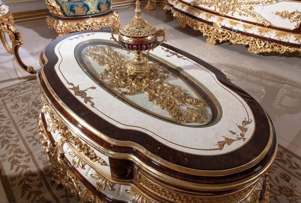 Luxus Barock Couchtisch Weiß / Braun / Gold - Prunkvoller Massivholz Wohnzimmertisch mit Glasplatte - Barock Wohnzimmer Möbel - Edel & Prunkvoll