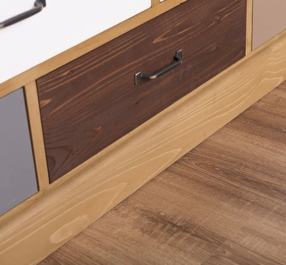 Landhausstil Kommode Hellbraun / Mehrfarbig 180 x 48 x H. 95 cm - Massivholz Schrank mit 19 Schubladen - Landhausstil Möbel